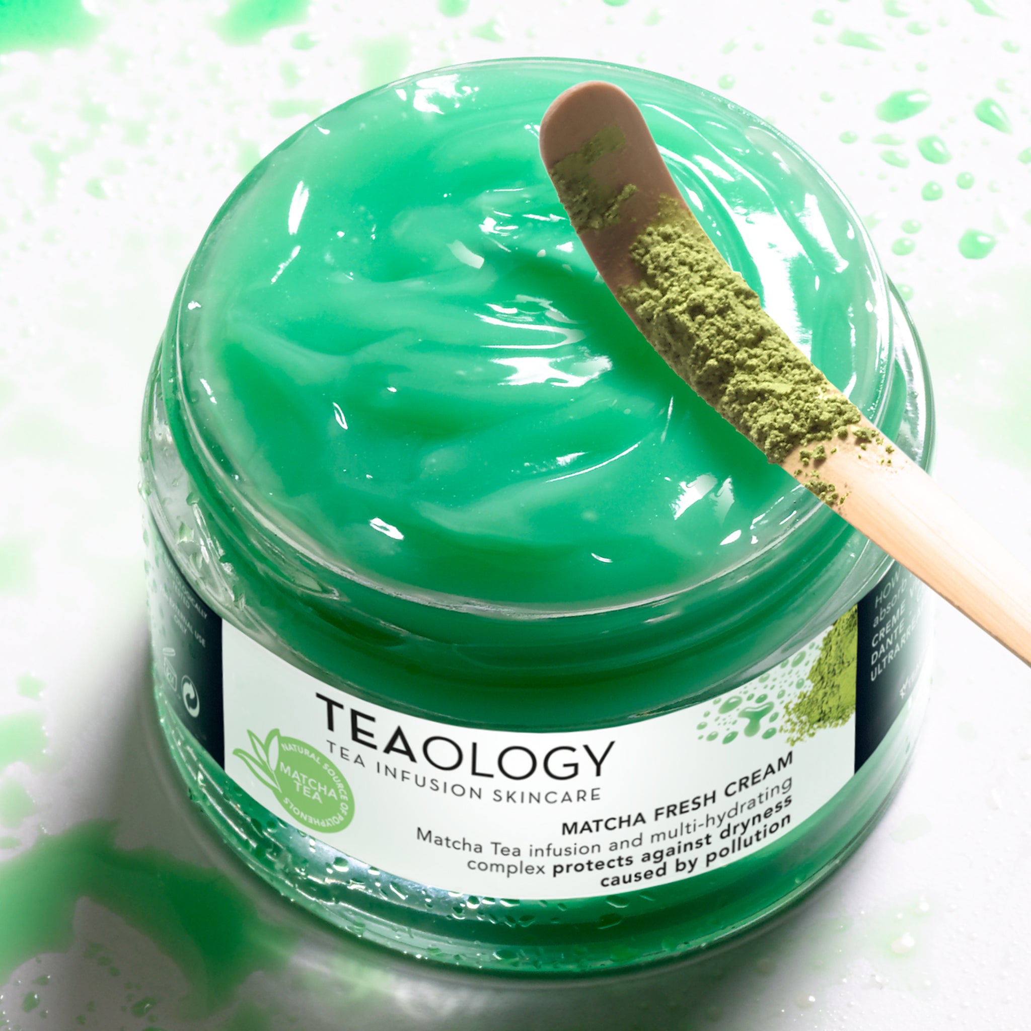 Matcha fresh crema idratante viso con infuso di Tè Matcha Bio e complesso multi-idratante, protezione barriera cutanea, fino a 72 ore di idratazione.
