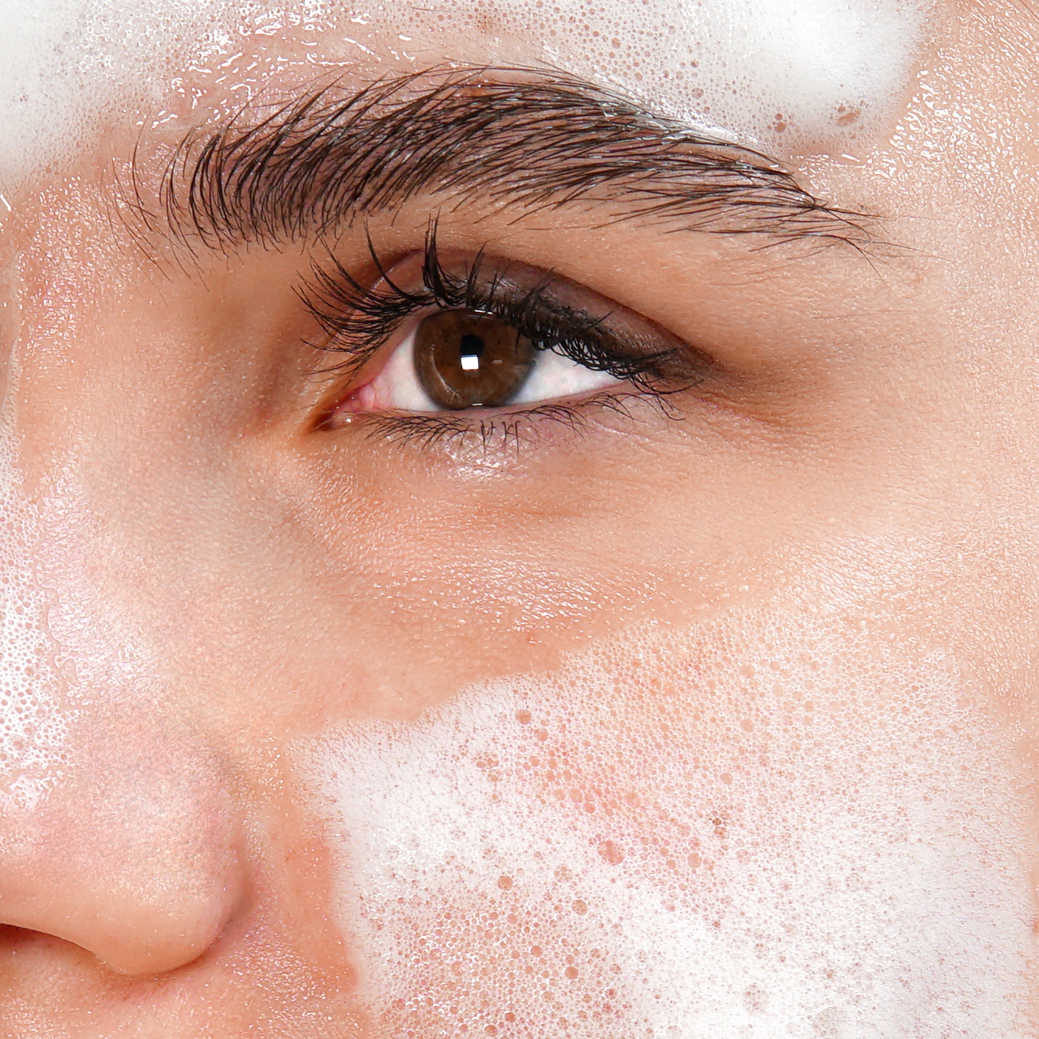 Tea Glow Schiuma Detergente Esfoliante Viso con Tè Verde, Acido Salicilico, Niacinamide