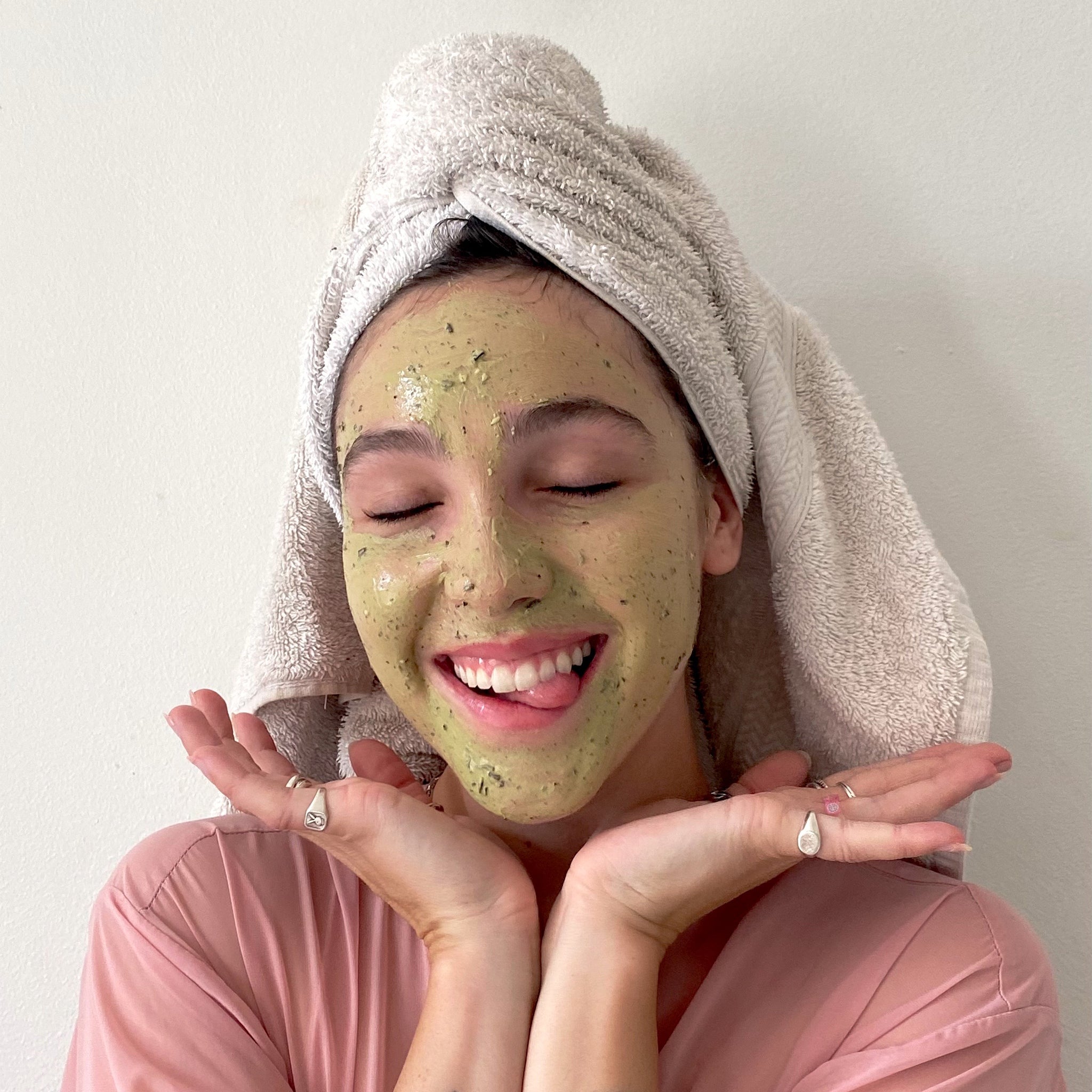 Maschera viso rassodante Golden matcha, texture su viso
