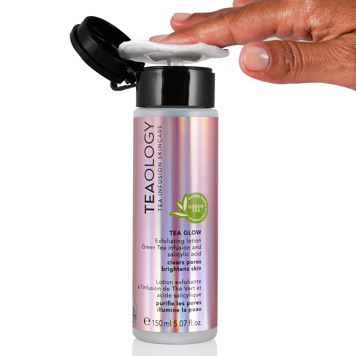 Tea Glow Lotion applicato su dischetto di cotone