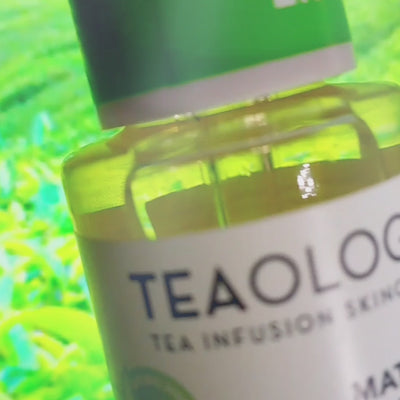 Siero Matcha infusion rassodante ad effetto lifting immediato con Acmella Oleracea, infuso di Tè Matcha e acido ialuronico molecolare.